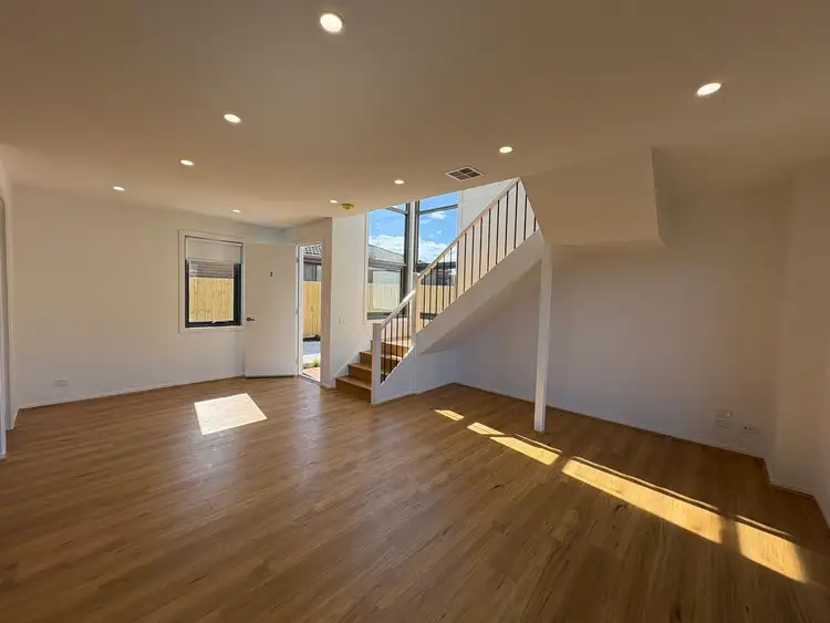 2/53 McIntosh Street, Airport West VIC 3042