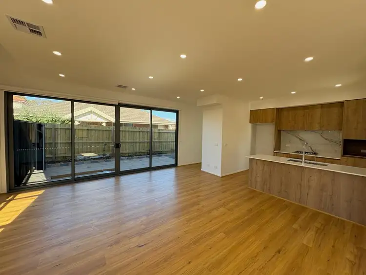 2/53 McIntosh Street, Airport West VIC 3042