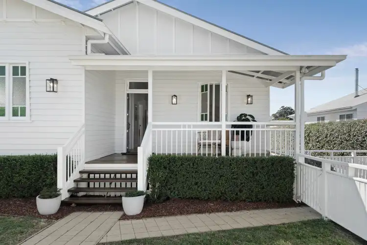 17 Charles Street, Newtown QLD 4350