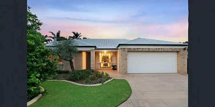 8 Mitchell Place, Belmont QLD 4153