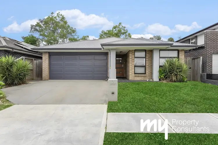 7 Dowie Drive, Claymore NSW 2559