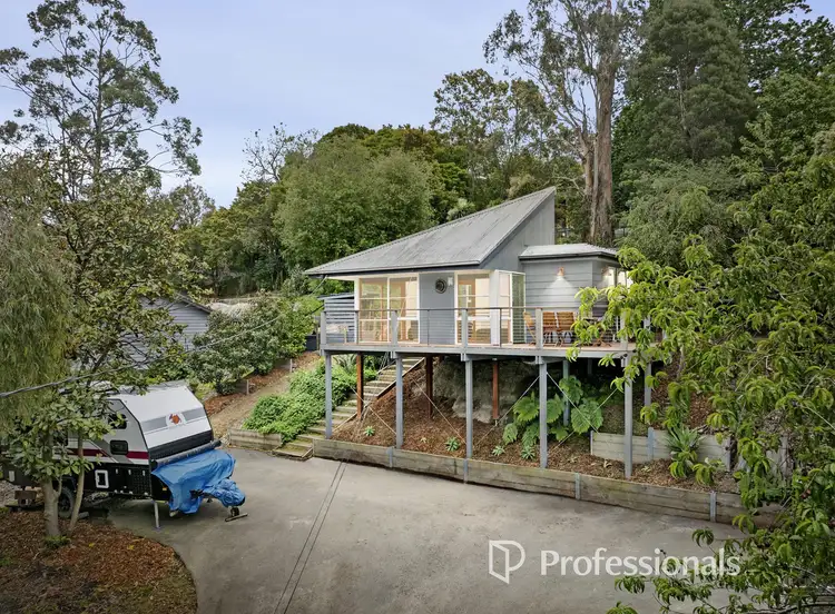 42 Railway Road, Mount Evelyn VIC 3796