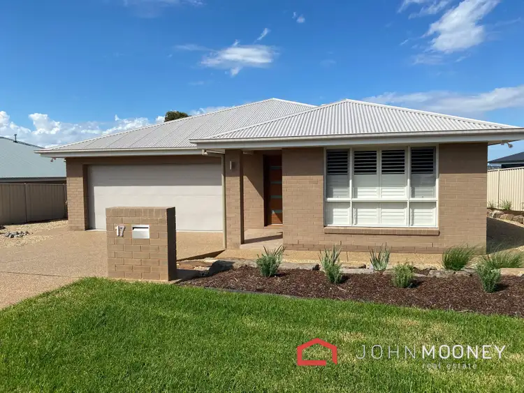 17 Kentucky Crescent, Gobbagombalin NSW 2650