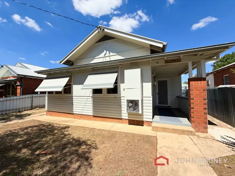19 Trevor Street, Turvey Park NSW 2650