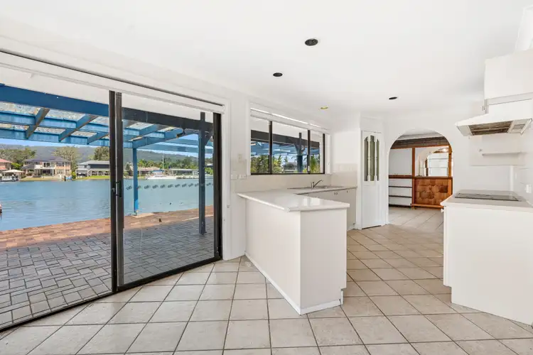 105 Helmsman Blvd, St Huberts Island NSW 2257