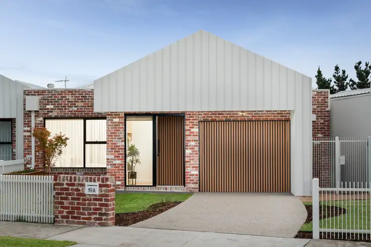 19a Hilbert Road, Airport West VIC 3042