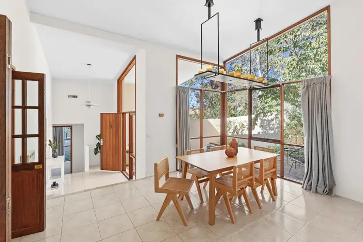 2 Claxton Crescent