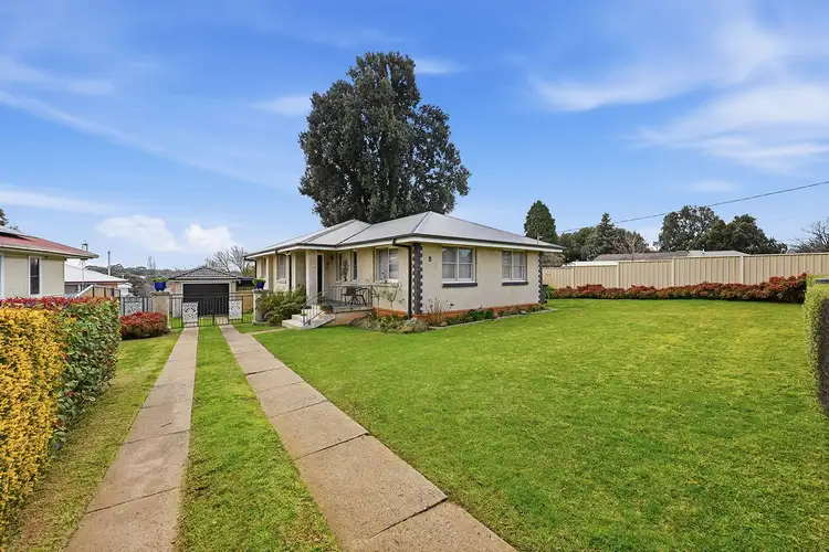 4 Adina Crescent