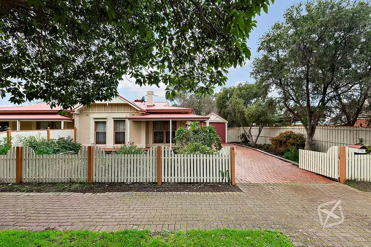 78 Woodford Road