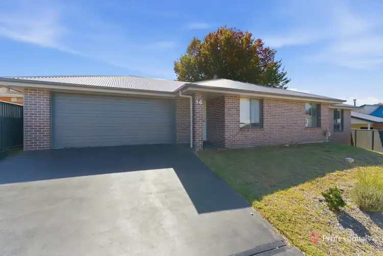 22 Freeman Crescent