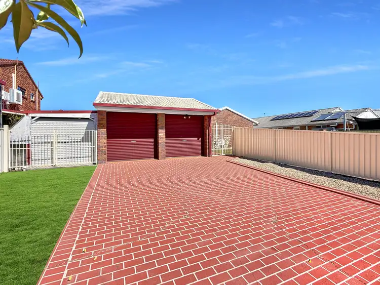 12 Jasmin Drive