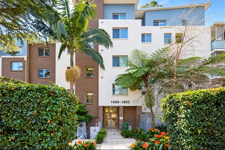 1689-1693 Pacific Highway