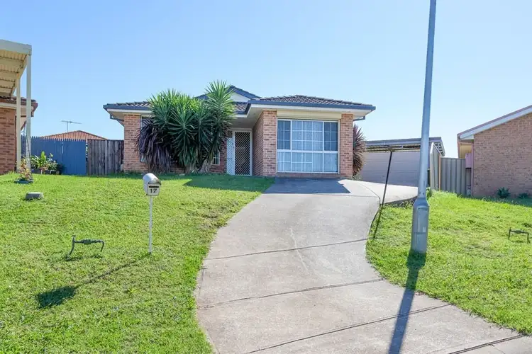 17 Osburn Pl, St Helens Park NSW 2560