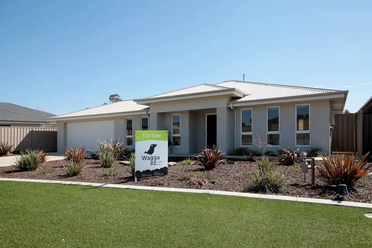 16 Barton Avenue, Lloyd NSW 2650
