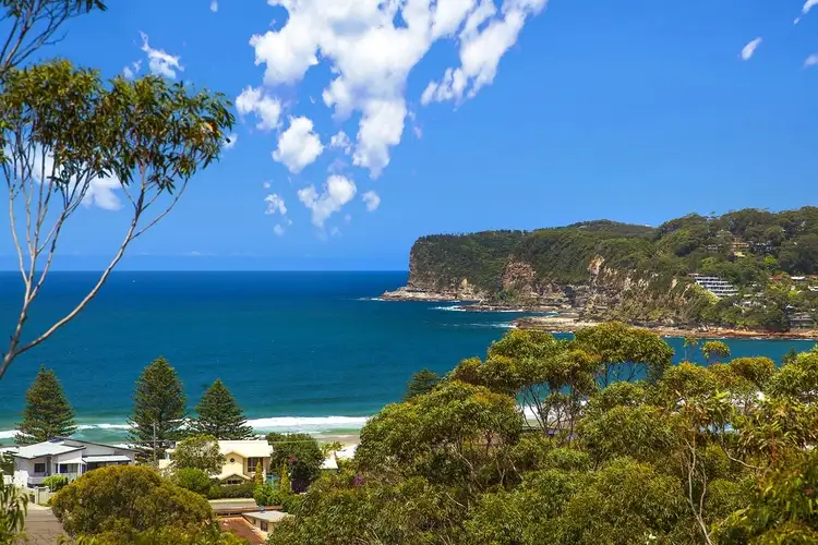 33 Surf Rider Avenue, North Avoca NSW 2260