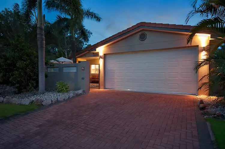 4 BARRIER CL, Clifton Beach QLD 4879