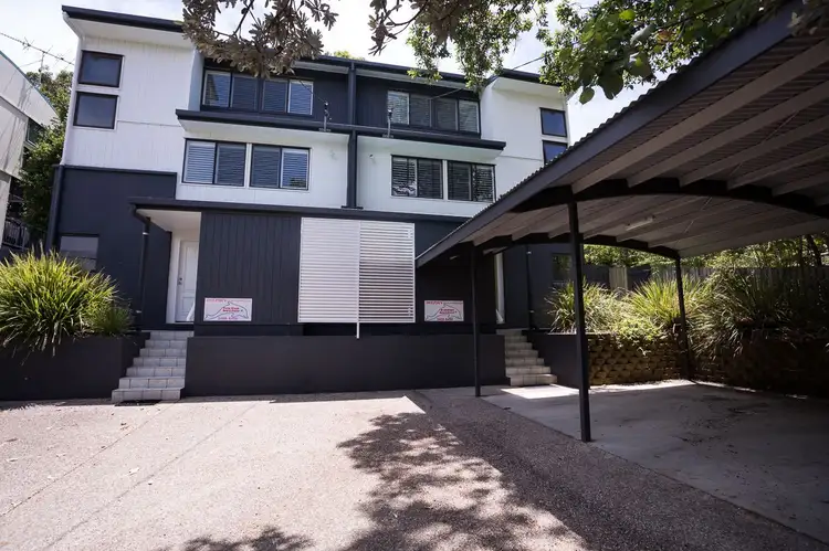 2/64 Mooloomba Rd, Point Lookout QLD 4183