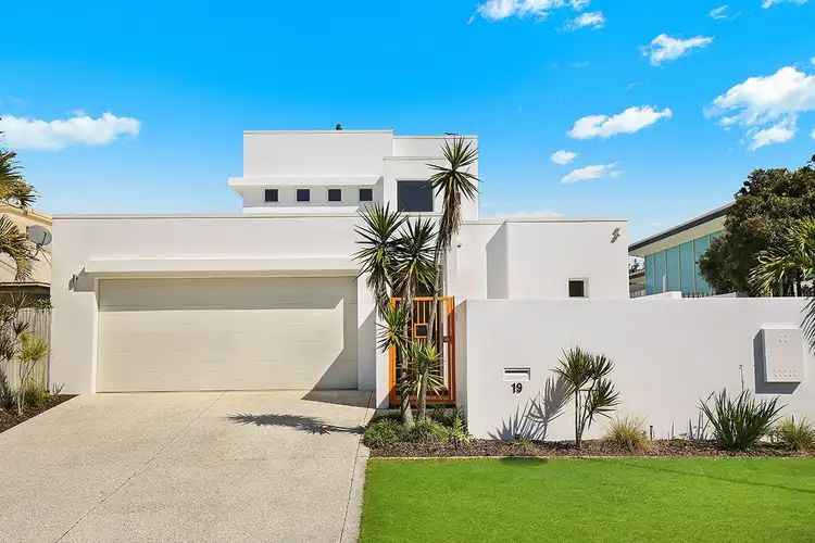 19 Bahamas Circuit, Kawana Island QLD 4575