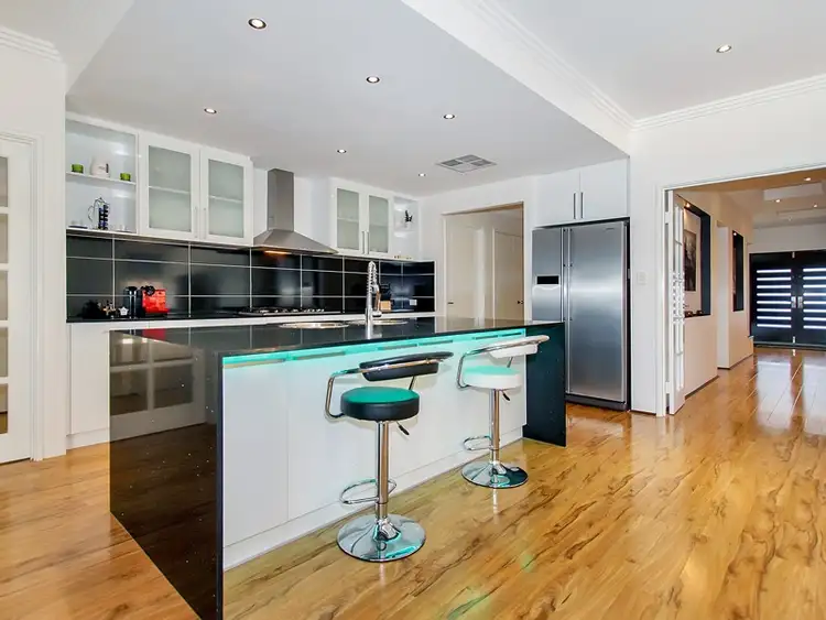33 Halcyon Crescent, Aveley WA 6069