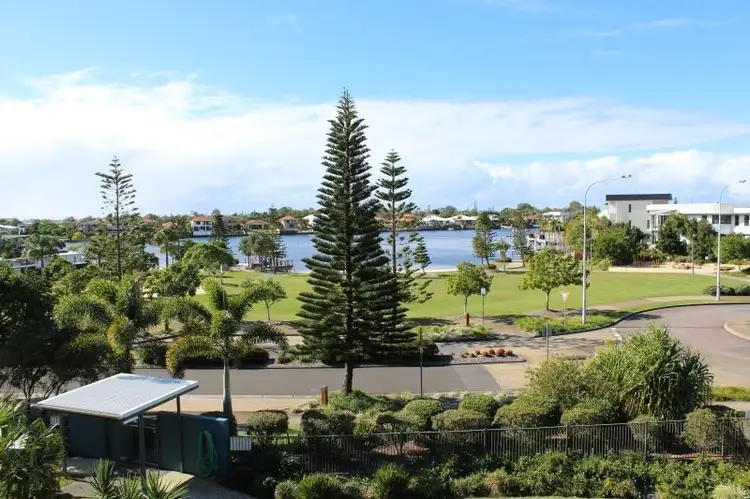 41/4 Grand Parade, Kawana Island QLD 4575