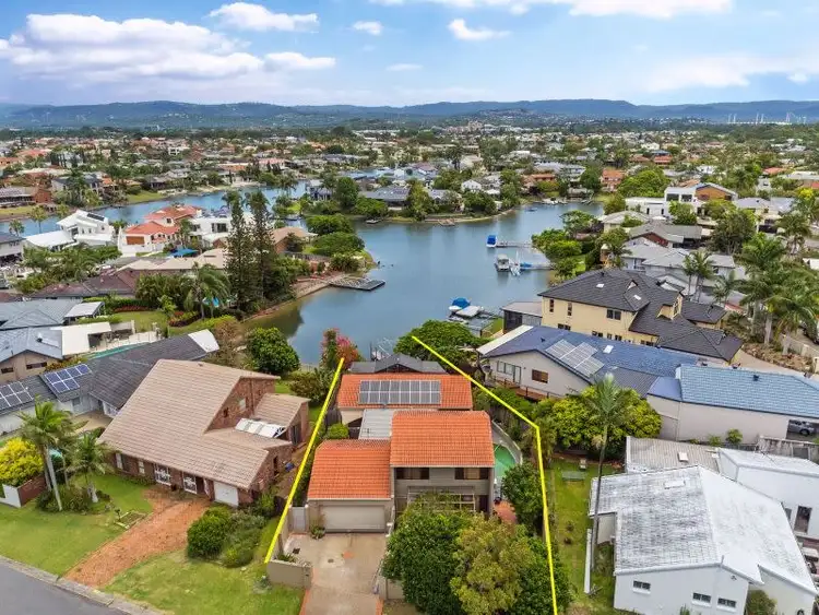 11 Village High Road, Benowa Waters QLD 4217