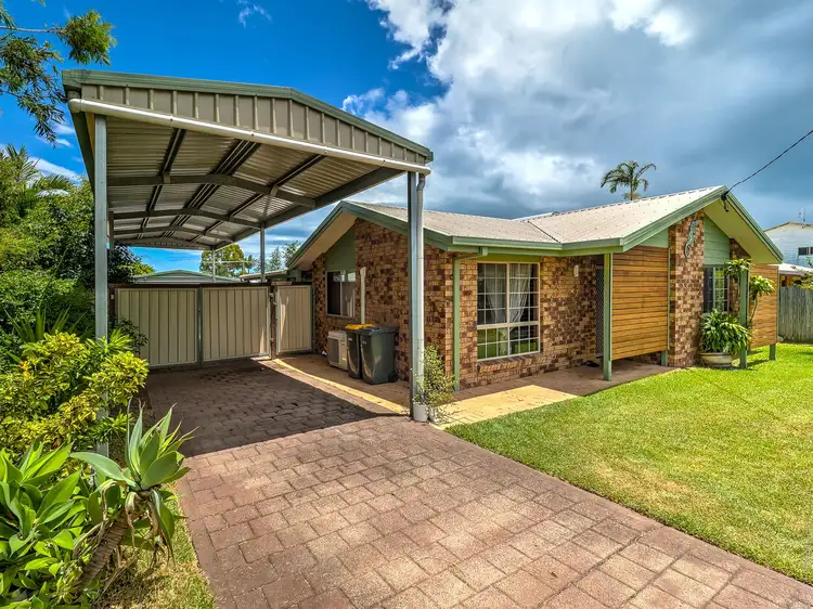 81 Hansen St, Urangan QLD 4655