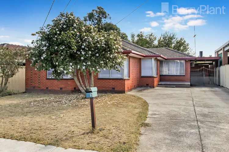 5 Meadowbank Drive, Sunshine North VIC 3020
