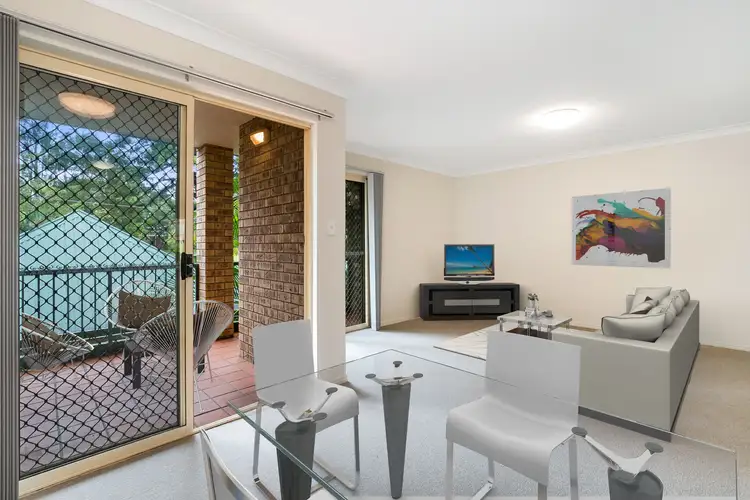 4/124 Carmody Road, St Lucia QLD 4067