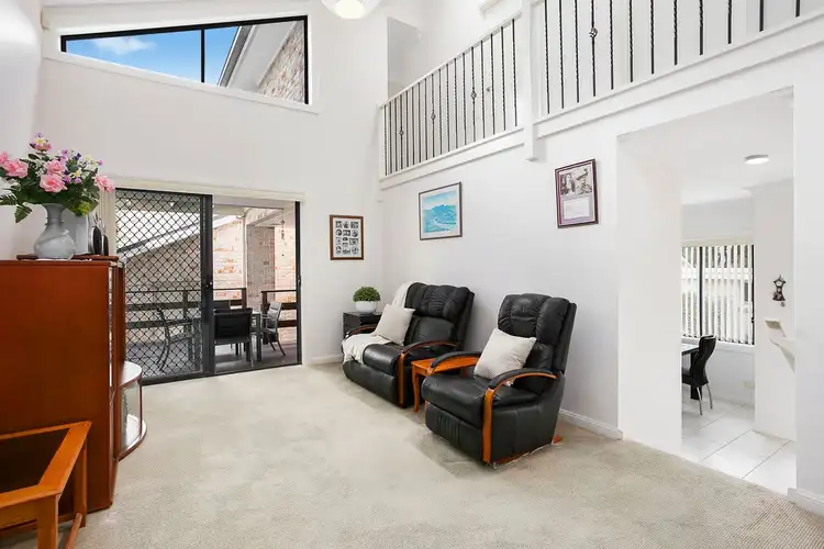 2/15 Dernancourt Avenue, Engadine NSW 2233