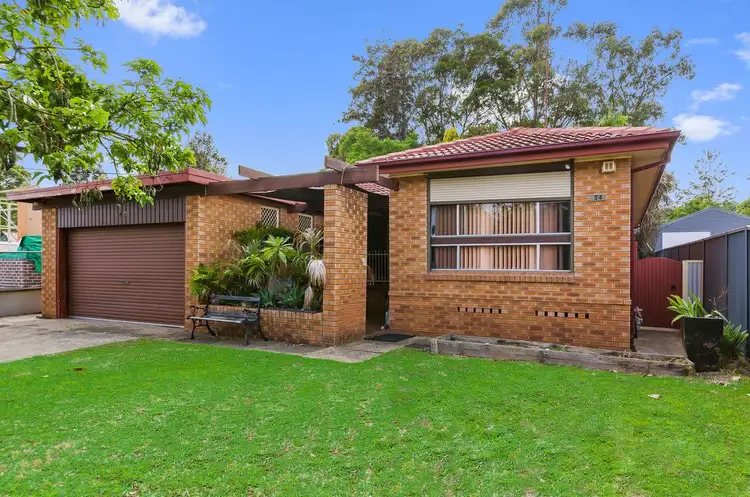 24 Lake Entrance Road, Oak Flats NSW 2529