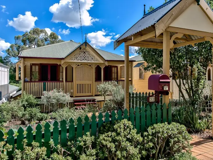 32 Lansdowne Street, Newmarket QLD 4051