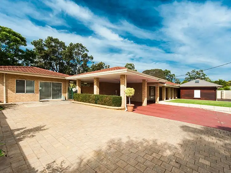 2 Acacia Road, Maida Vale WA 6057