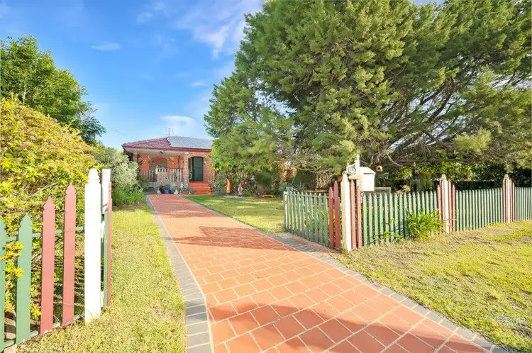 10 Camellia Grove, Bomaderry NSW 2541