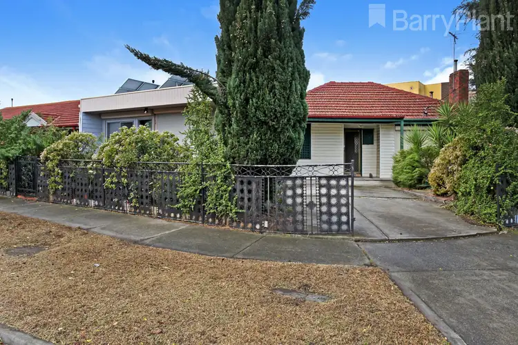 2 Desmond Street, Maidstone VIC 3012