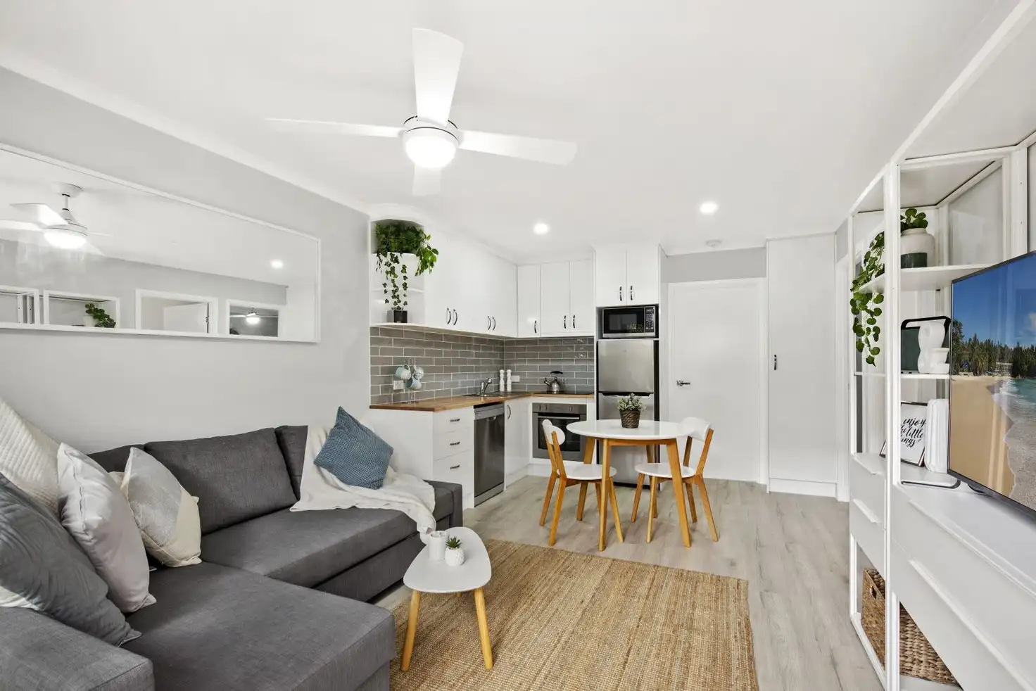 Main view of Homely unit listing, 2/20 Sarawak Avenue, Palm Beach QLD 4221