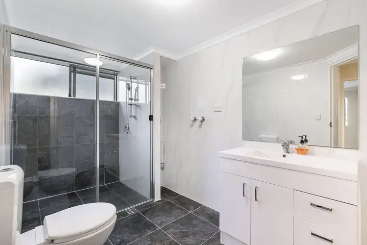 Fifth view of Homely unit listing, 2/39 Raven Street, St Lucia QLD 4067