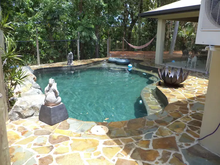 2 Petrie Close