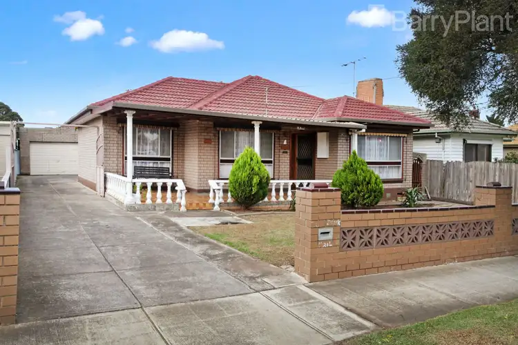 24 Ford Avenue, Sunshine North VIC 3020