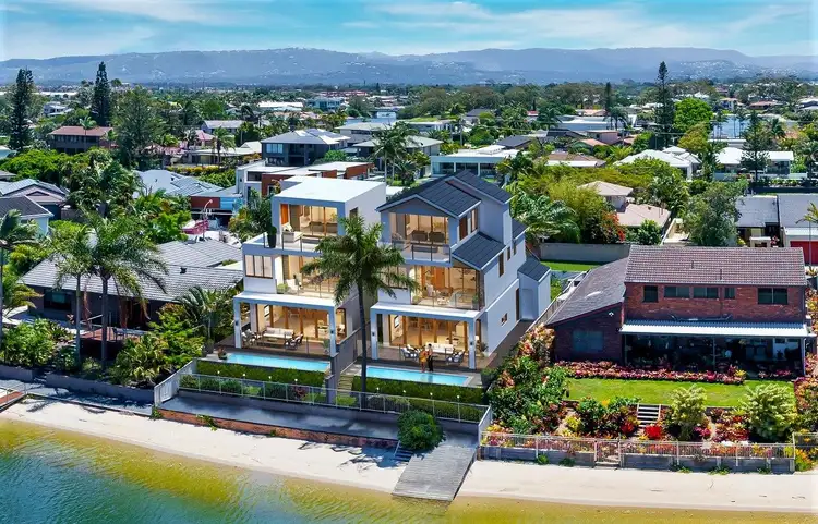 16 Maureen Ct, Broadbeach Waters QLD 4218