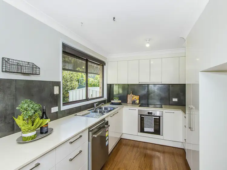 4/7 Lunderston Drive, Narara NSW 2250