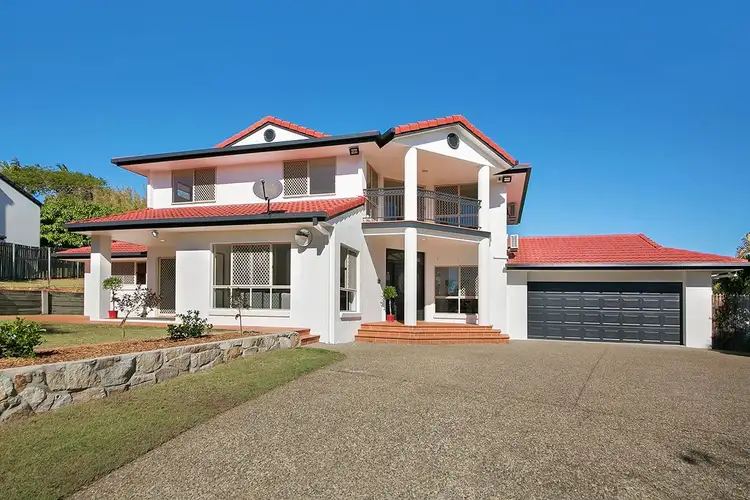 19 Boyd Tce, Brookfield QLD 4069