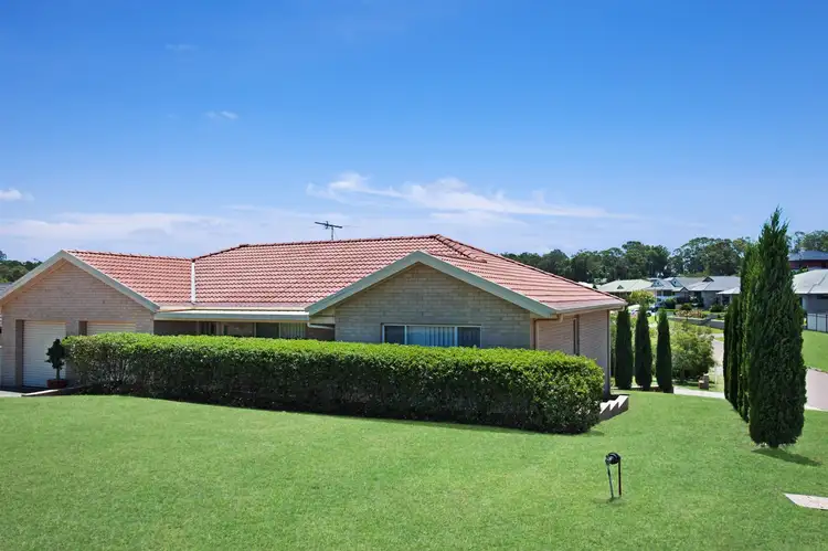 2 Amber Grove, Bolwarra Heights NSW 2320