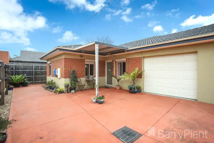 2/17 Sunhill Crescent, Ardeer VIC 3022