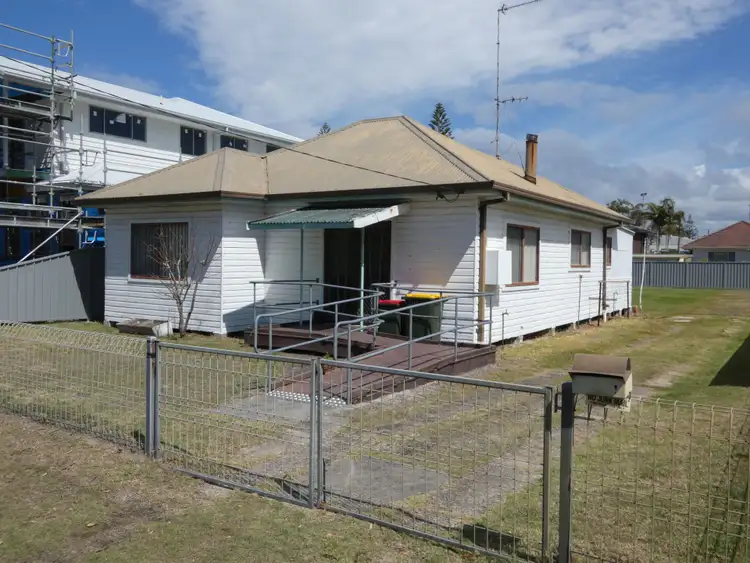 10 Milliken Street, Tuncurry NSW 2428
