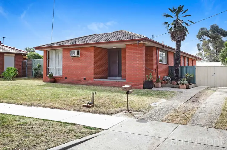 15 Learmonth Crescent, Sunshine West VIC 3020