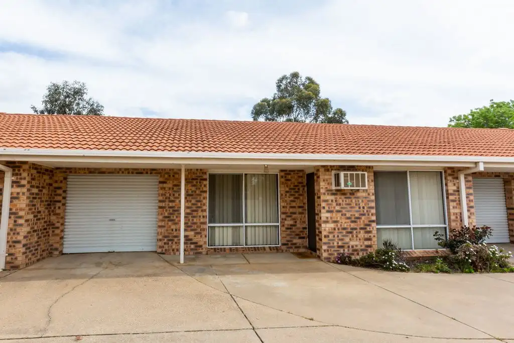 Main view of Homely unit listing, 2/24 Incarnie Crescent, Wagga Wagga NSW 2650