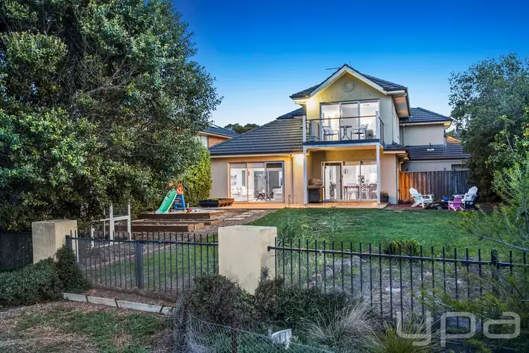 8 Viewbank Court, Sanctuary Lakes VIC 3030