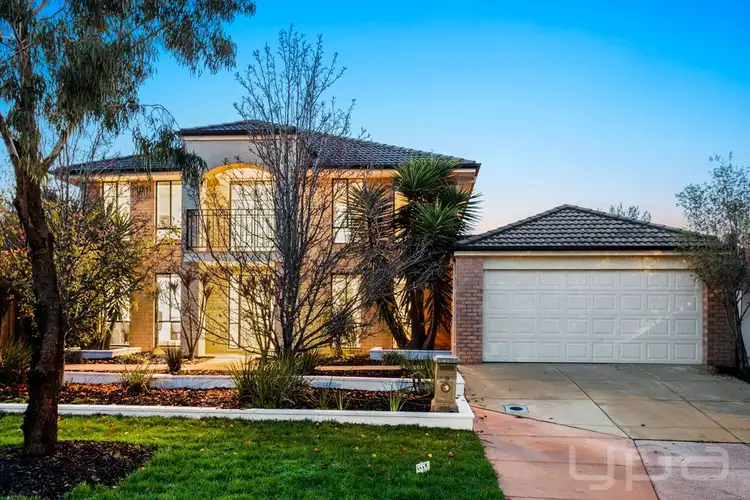 17 Crystal Court, Sanctuary Lakes VIC 3030