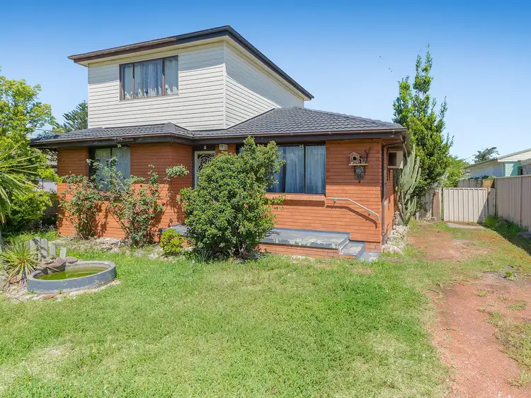 9 Parkes Street, Oak Flats NSW 2529