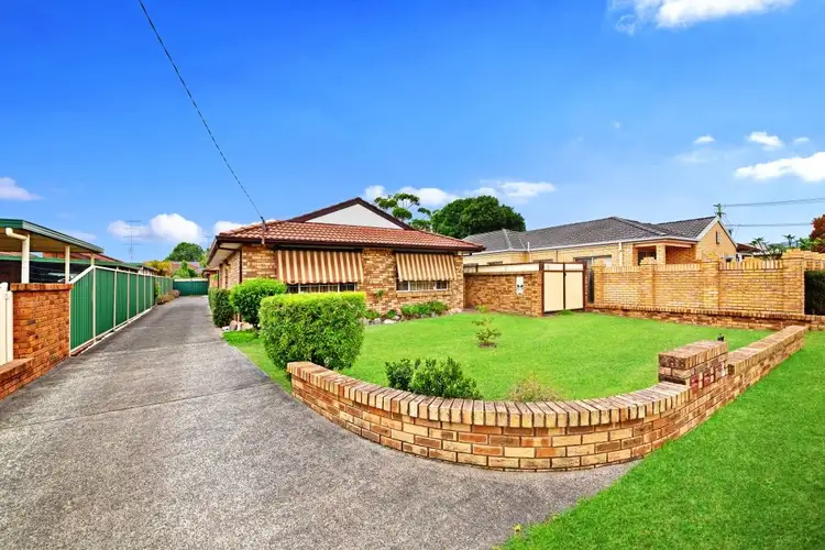 1/8 Waratah Avenue, Woy Woy NSW 2256